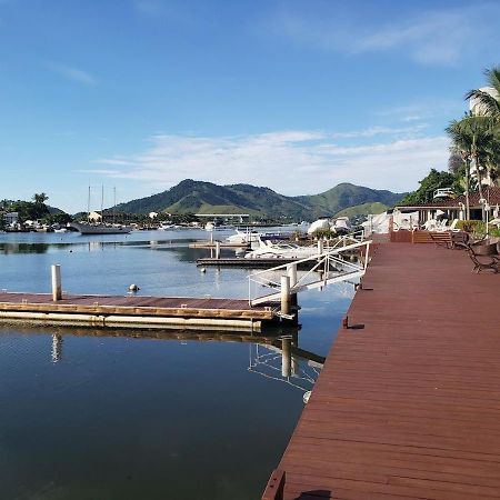 Condomínio com piscina, churrasqueira, sauna e MARINA P LANCHA - WiFi 200Mbps - 1qt e sala com 2 ar condicionados Angra dos Reis Exterior foto